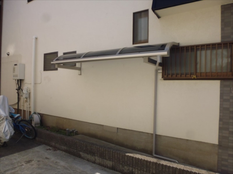 【船橋市　Ｔ邸】自転車の雨除けに！小スペースも可能テラス屋根を取り付ける（商品名：ヴェクター）香取佐原店